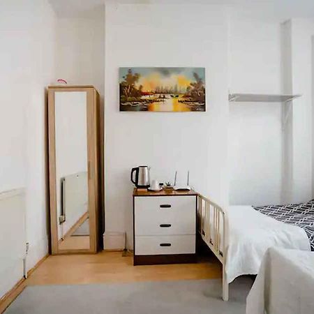 Homestay Near Tottenham Hotspur Stadium ลอนดอน ภายนอก รูปภาพ