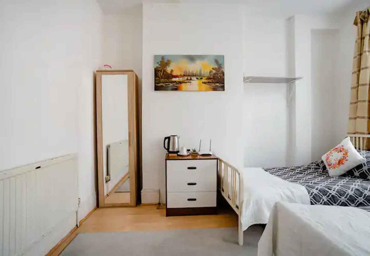 Homestay Near Tottenham Hotspur Stadium ลอนดอน ภายนอก รูปภาพ