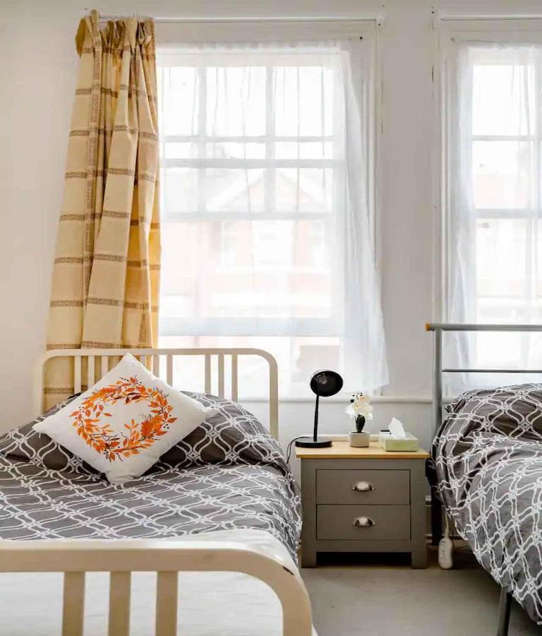 Homestay Near Tottenham Hotspur Stadium ลอนดอน ภายนอก รูปภาพ