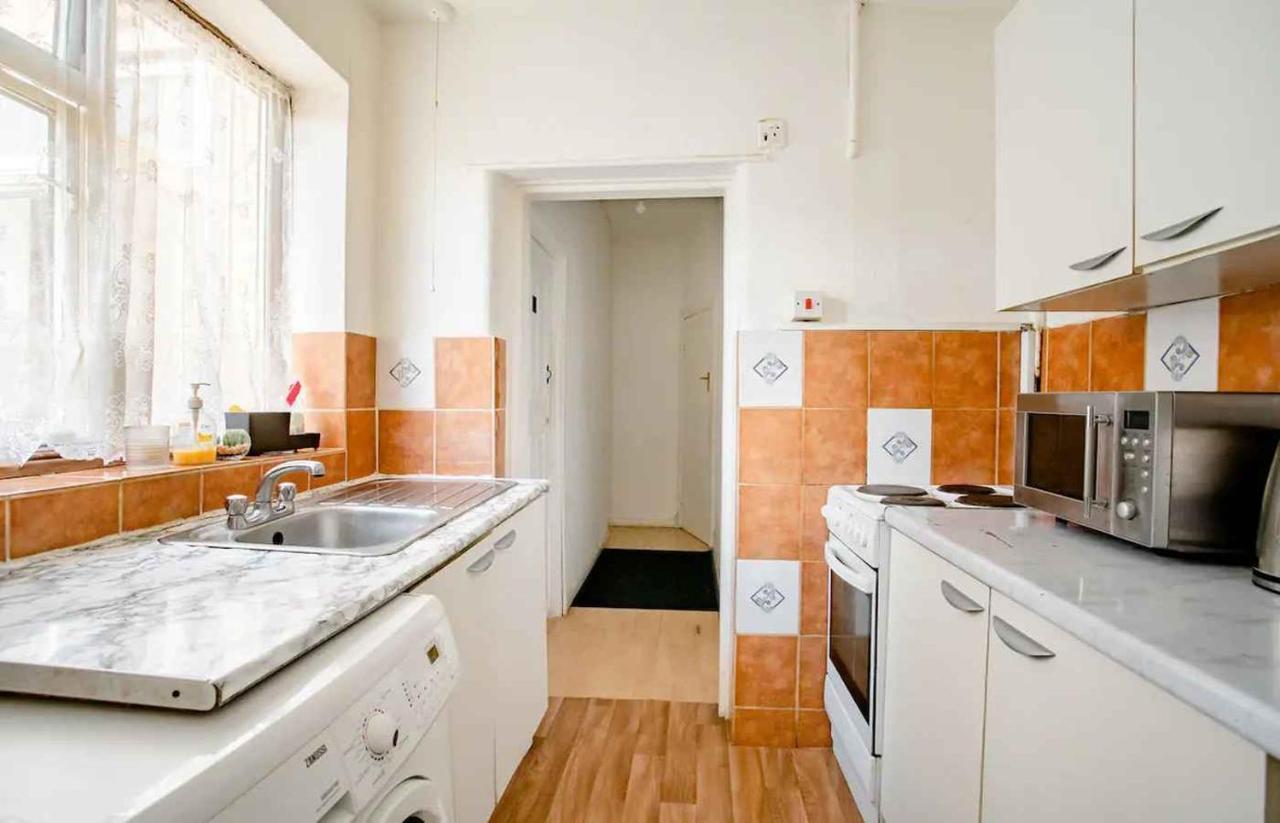 Homestay Near Tottenham Hotspur Stadium ลอนดอน ภายนอก รูปภาพ