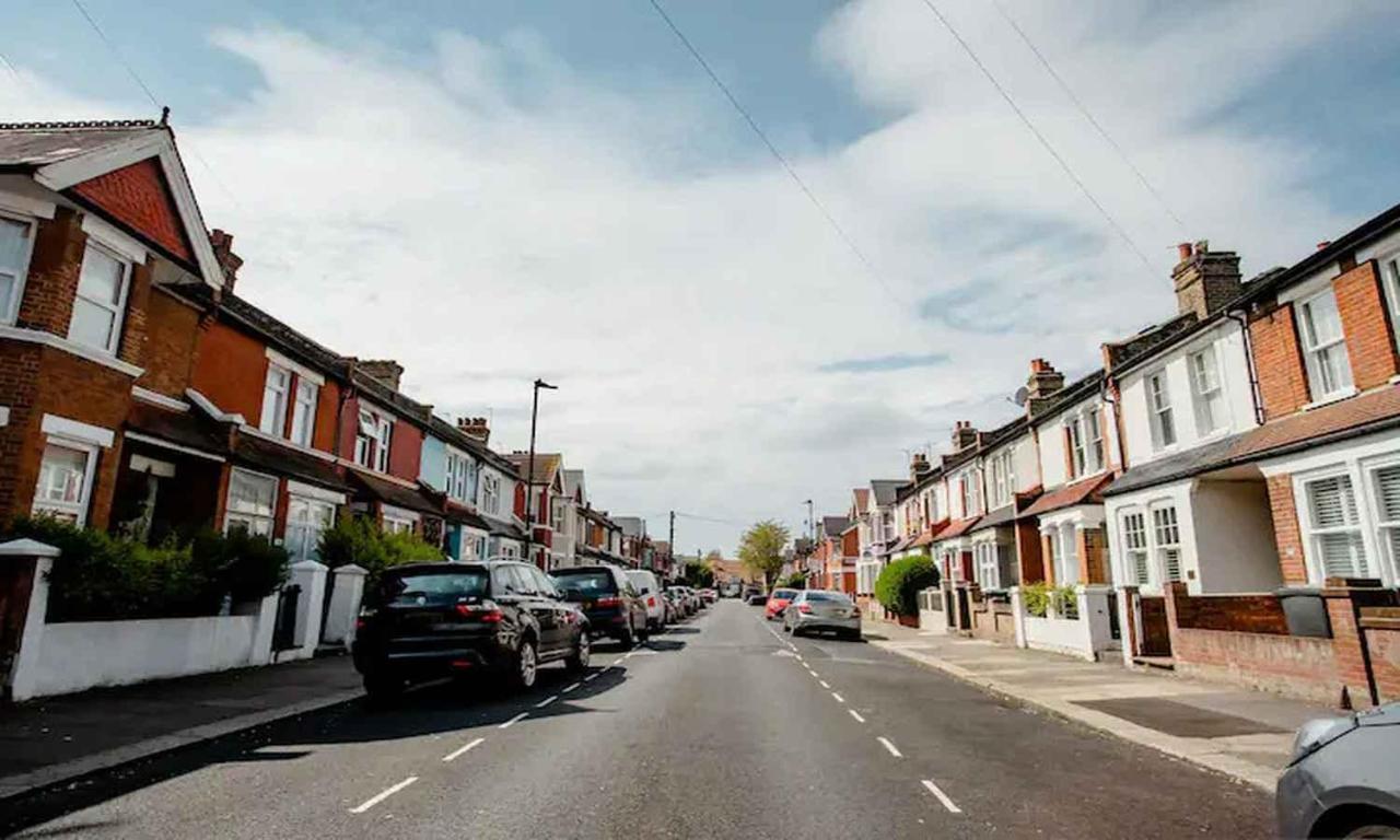 Homestay Near Tottenham Hotspur Stadium ลอนดอน ภายนอก รูปภาพ