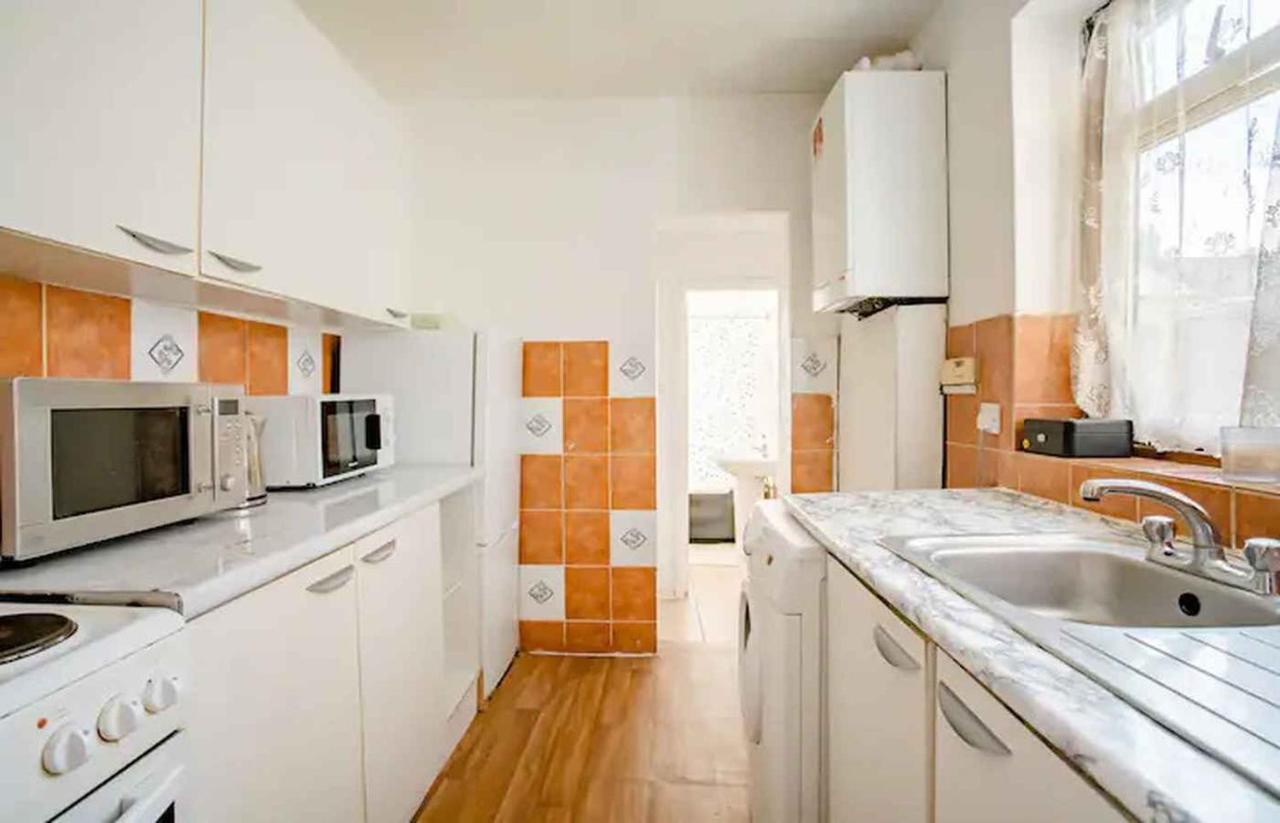Homestay Near Tottenham Hotspur Stadium ลอนดอน ภายนอก รูปภาพ