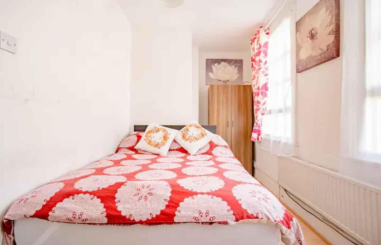 Homestay Near Tottenham Hotspur Stadium ลอนดอน ภายนอก รูปภาพ